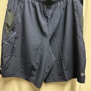 Reebook Men's Blue  Shorts size L/ NWOT820